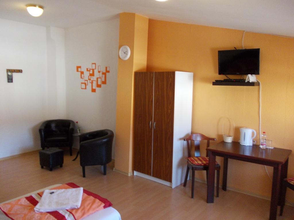 Hotel Im Bahnhof Passau Ruang foto