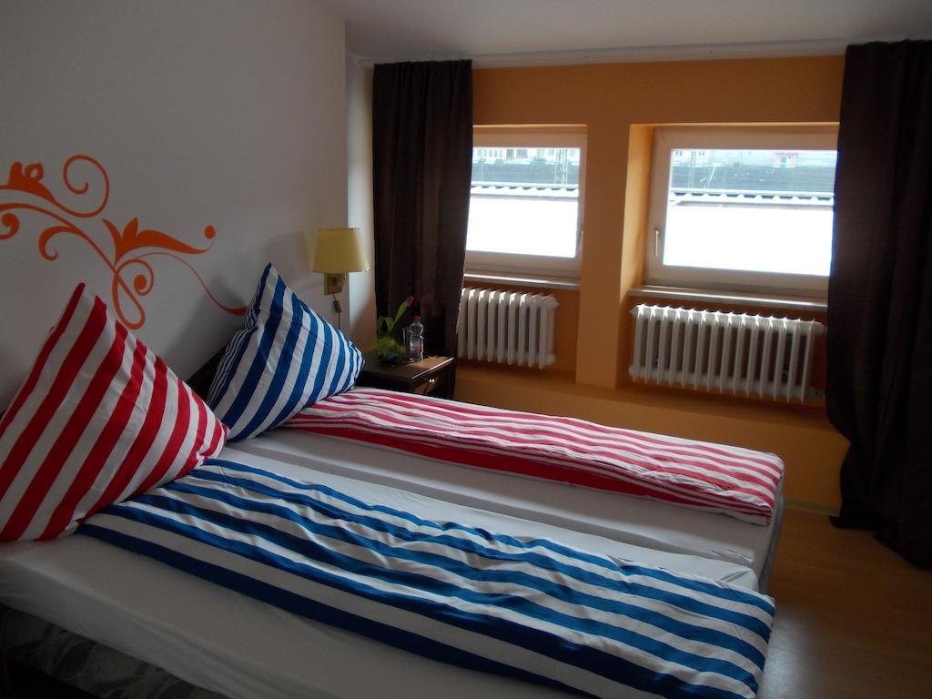 Hotel Im Bahnhof Passau Ruang foto