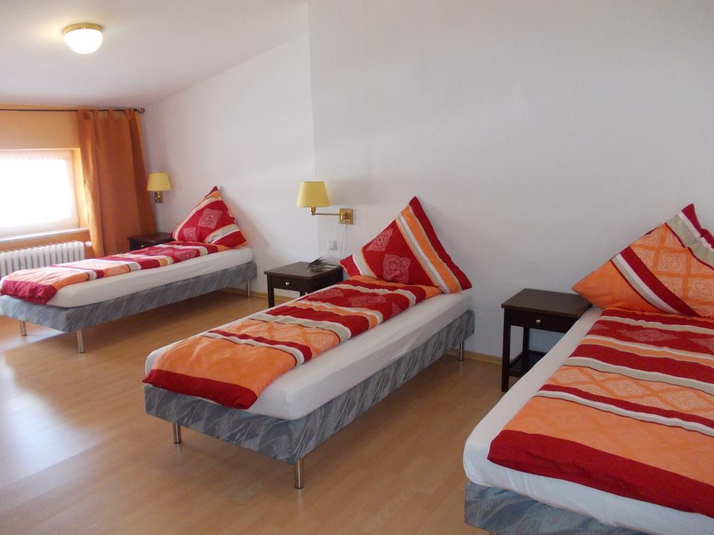 Hotel Im Bahnhof Passau Ruang foto