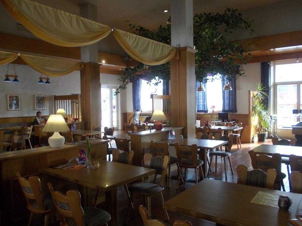 Hotel Im Bahnhof Passau Bagian luar foto