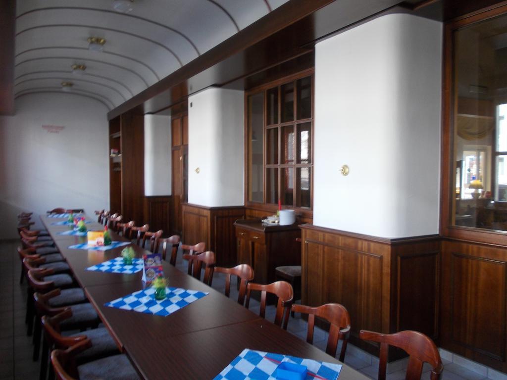 Hotel Im Bahnhof Passau Bagian luar foto