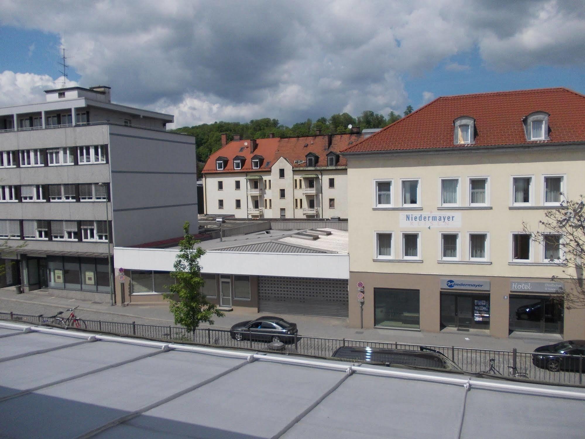 Hotel Im Bahnhof Passau Bagian luar foto