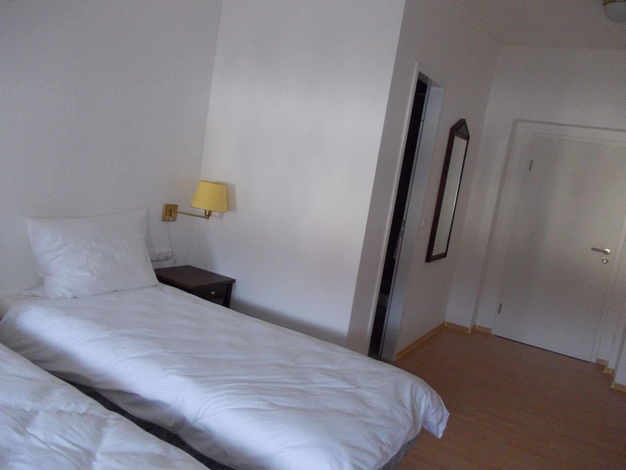 Hotel Im Bahnhof Passau Bagian luar foto