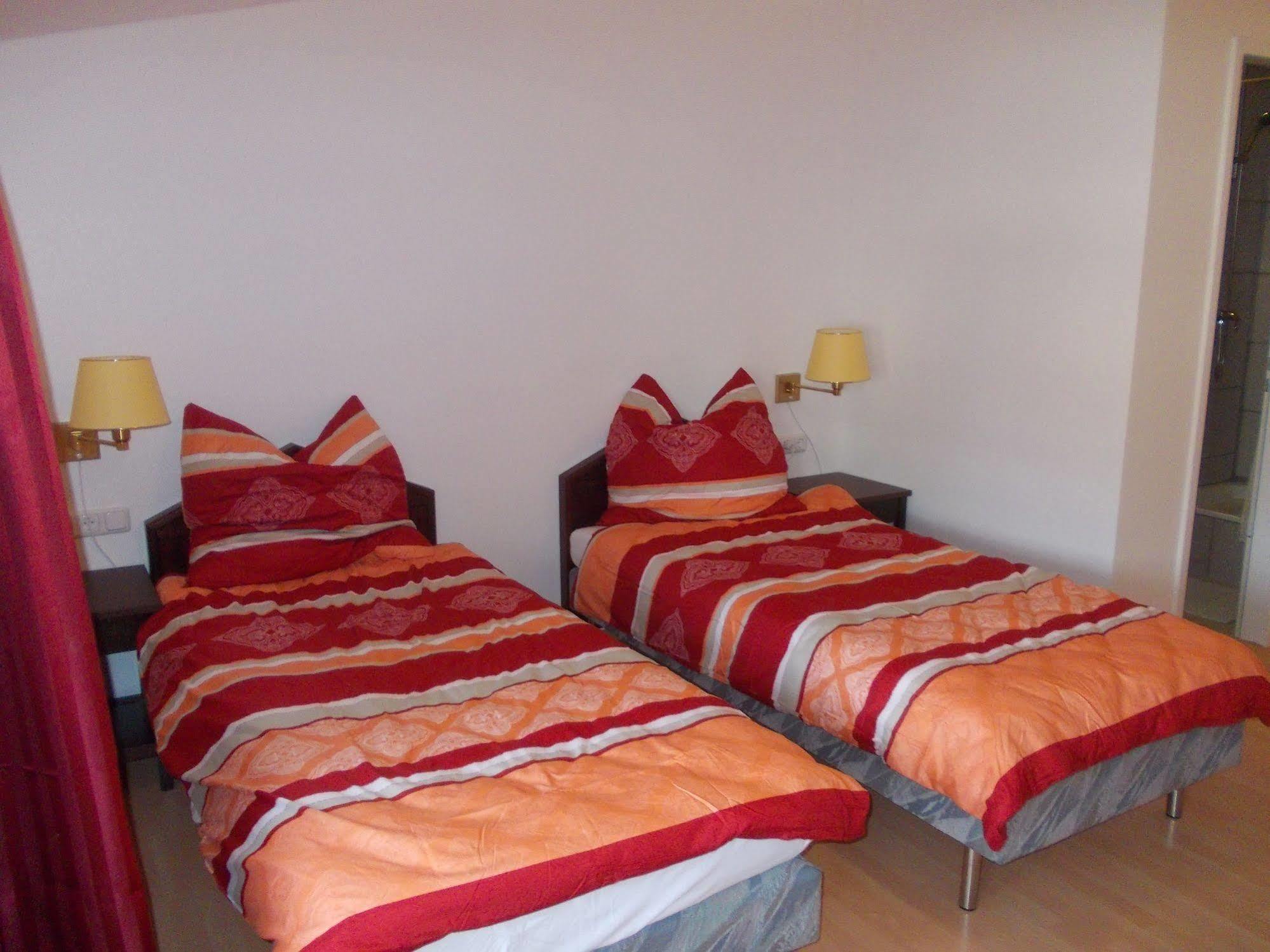 Hotel Im Bahnhof Passau Bagian luar foto