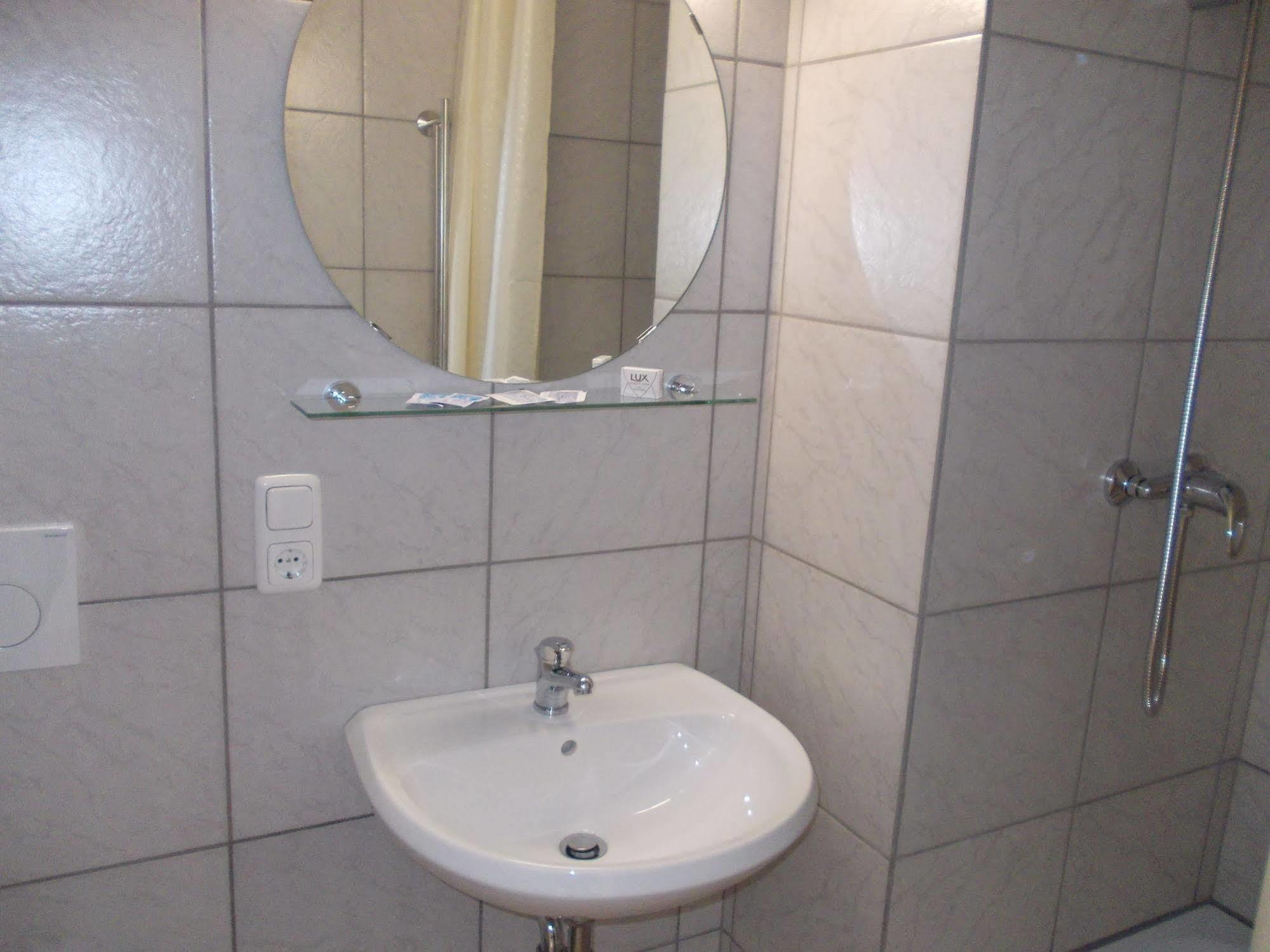 Hotel Im Bahnhof Passau Bagian luar foto