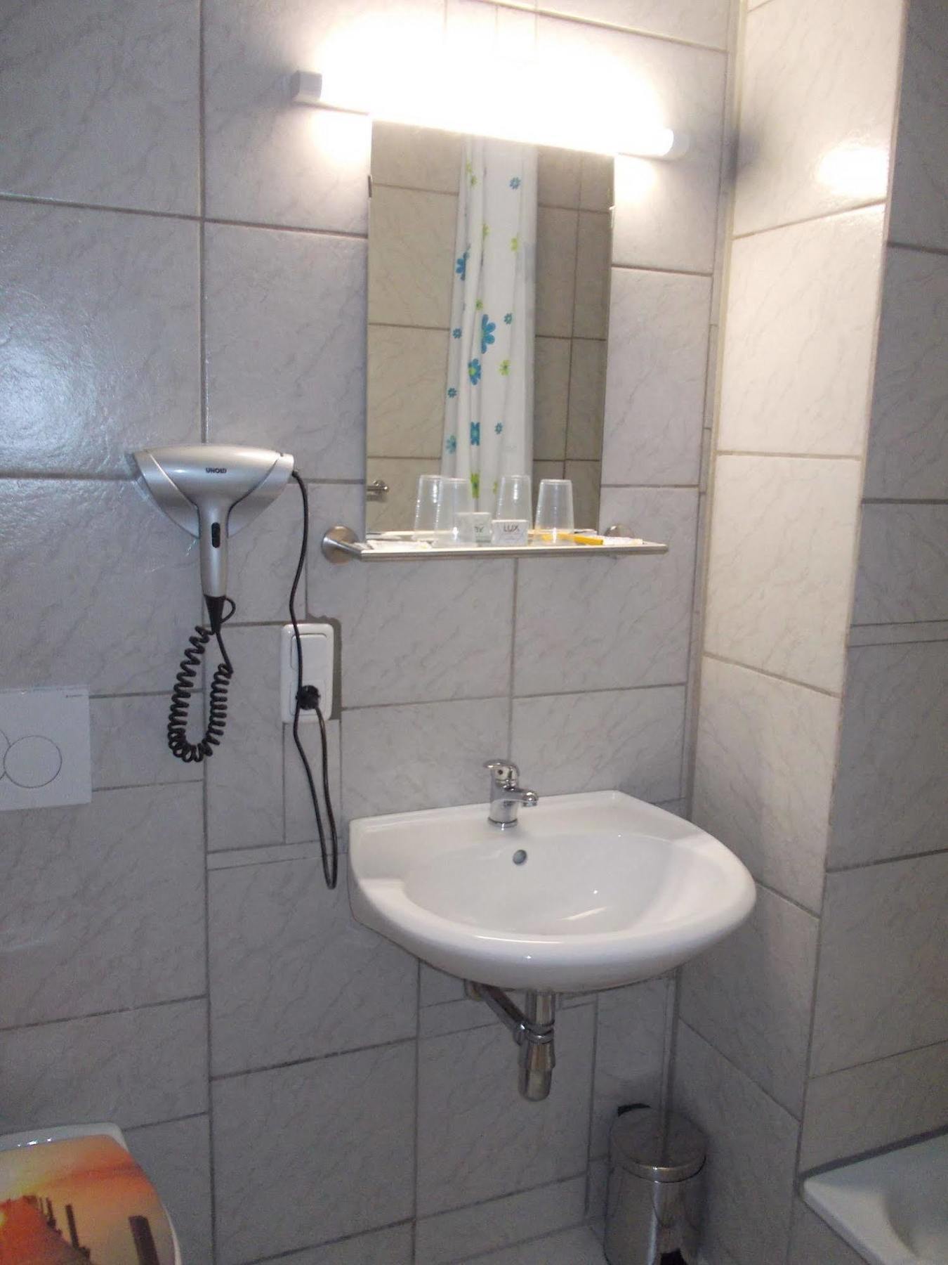 Hotel Im Bahnhof Passau Bagian luar foto