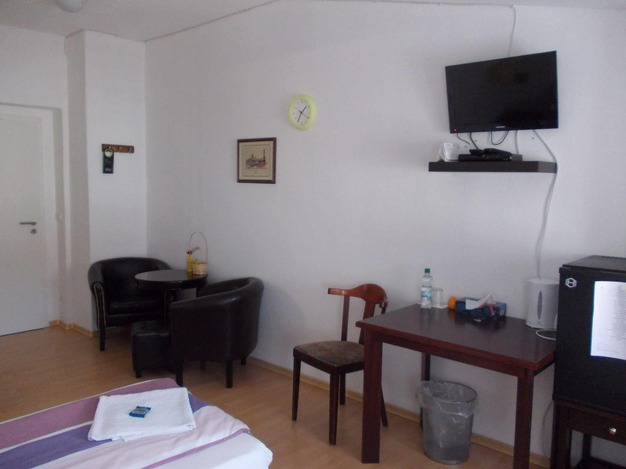 Hotel Im Bahnhof Passau Bagian luar foto