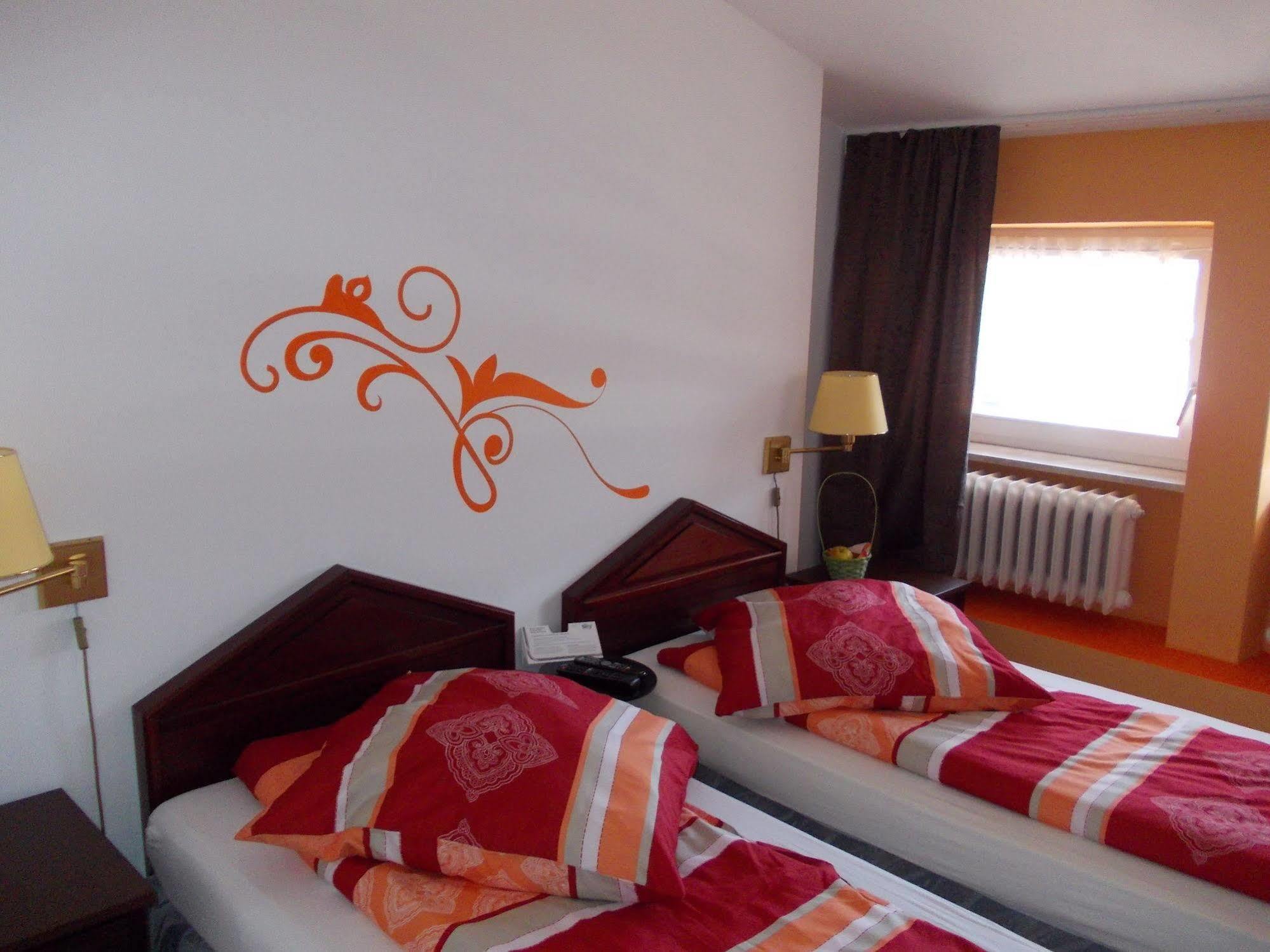 Hotel Im Bahnhof Passau Bagian luar foto