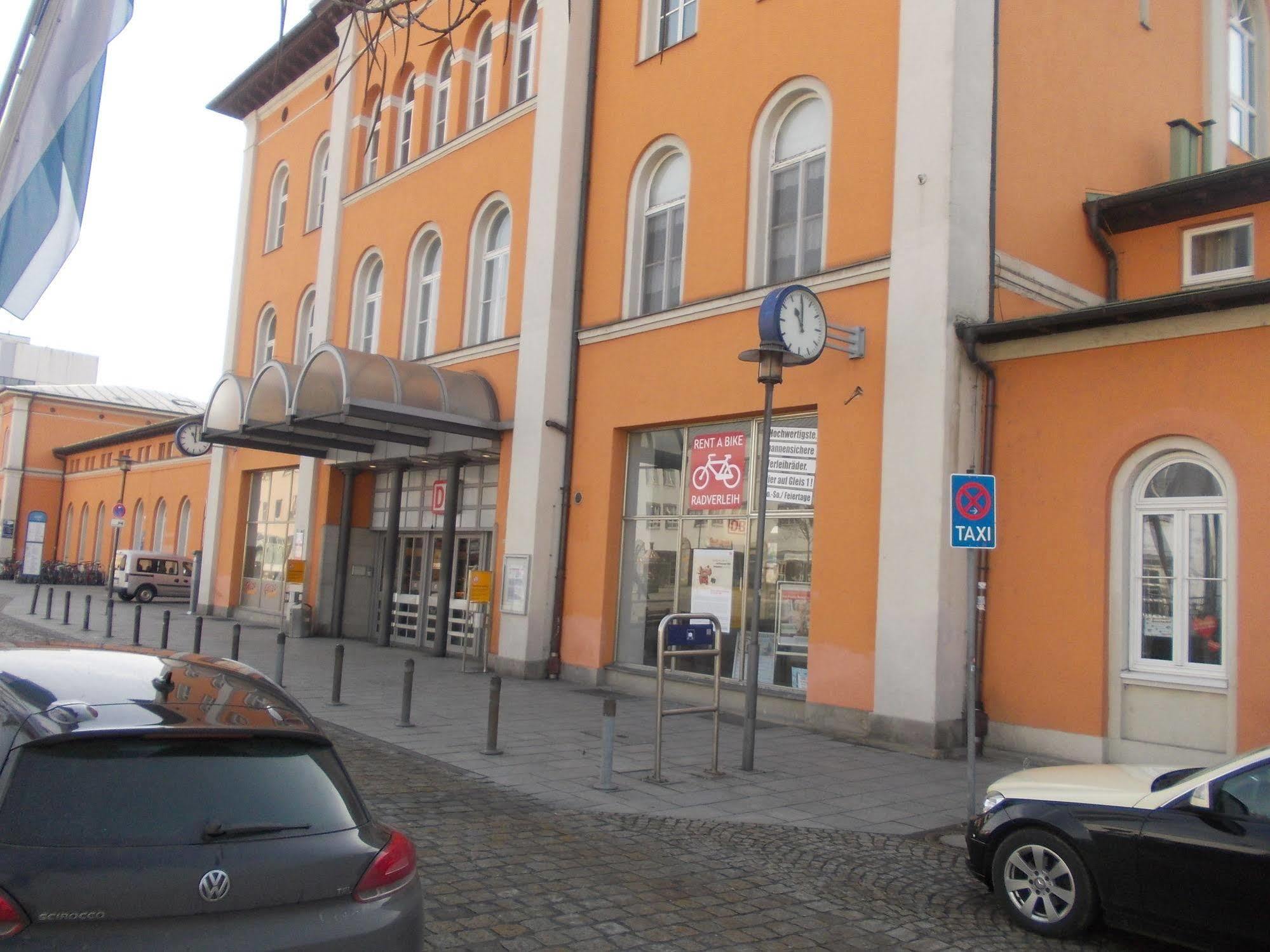 Hotel Im Bahnhof Passau Bagian luar foto