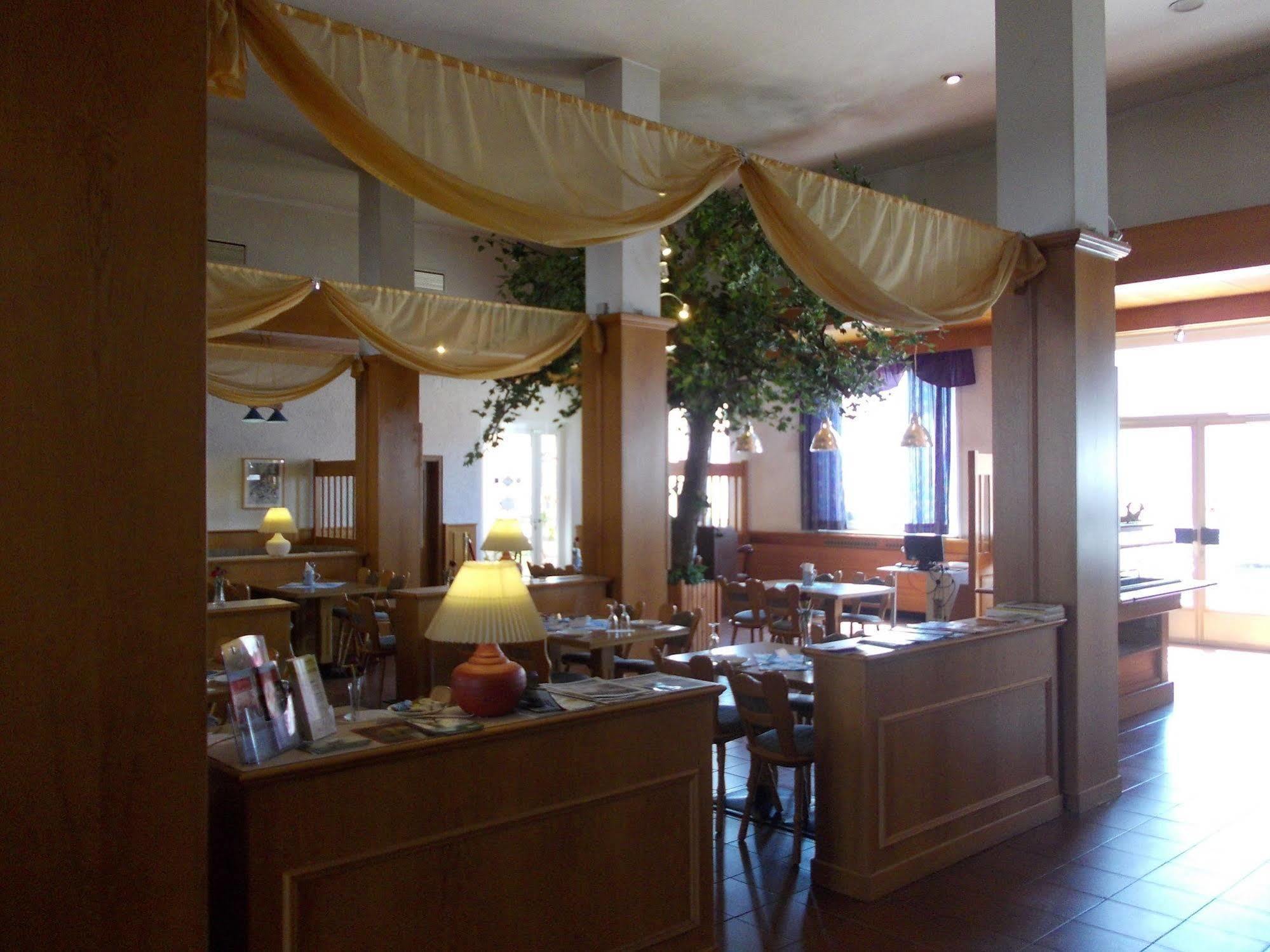 Hotel Im Bahnhof Passau Bagian luar foto